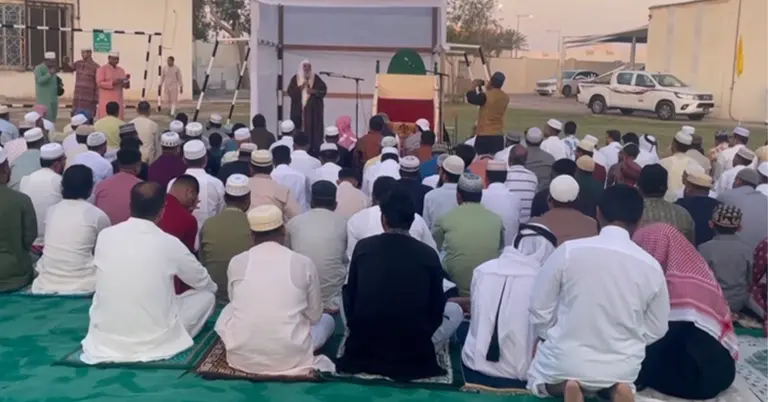 কাতারে নামাজ পড়াচ্ছেন বাংলাদেশি ইমাম